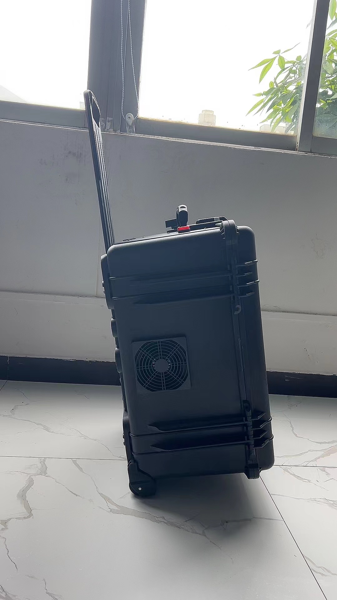 吉利手拉箱型移动通信干扰器